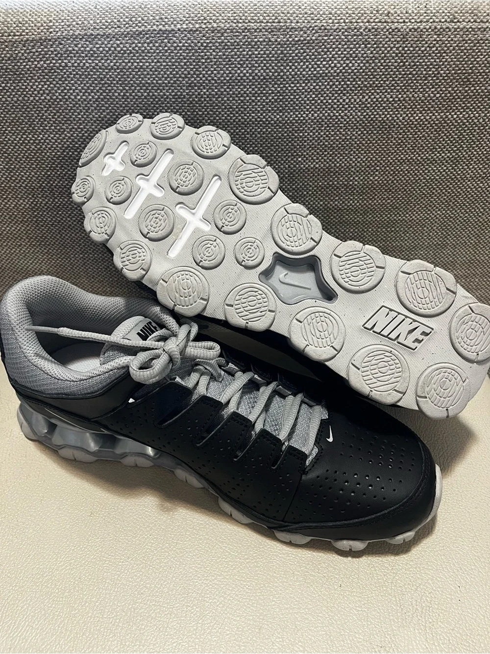 Nike Training Reax 8 Sneakers in Black & Gray Men’s Size 8.5